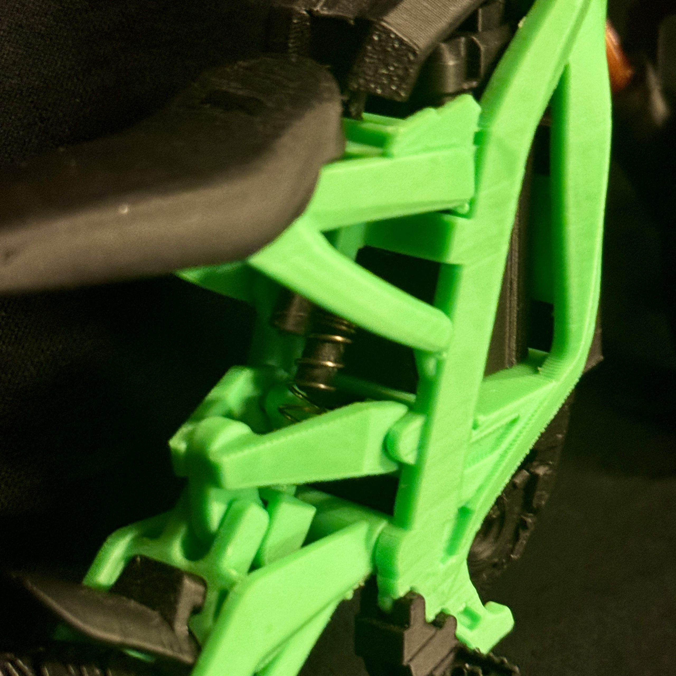 SurRon Mini 3D – veikiančios pakabos svirties detalė