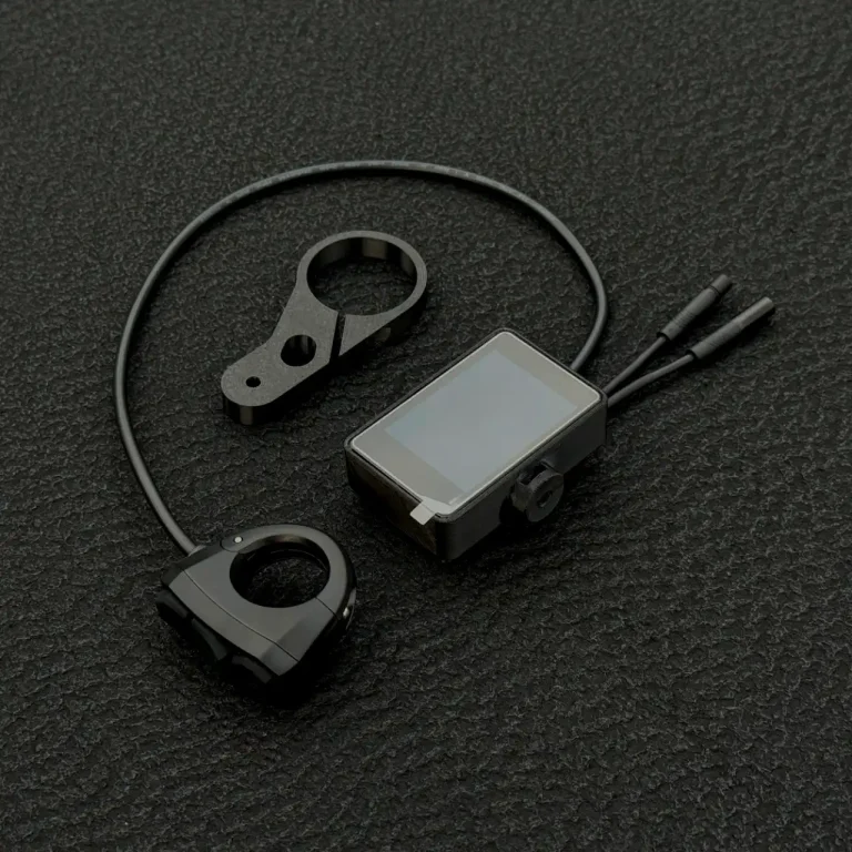 Kit Dash Pro avec la télécommande au guidon, l’écran et le support