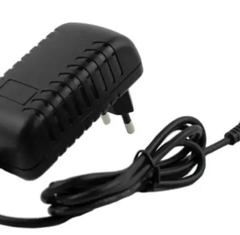 Chargeur 16,8V 2A avec indicateur LED pour batteries de vélos et trottinettes électriques