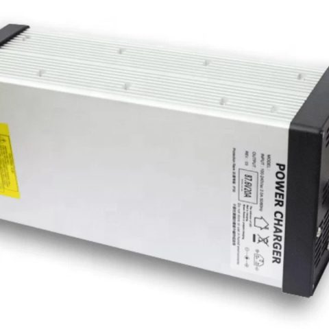 Chargeur 72V 12A pour batterie de trottinette électrique avec indicateur LED