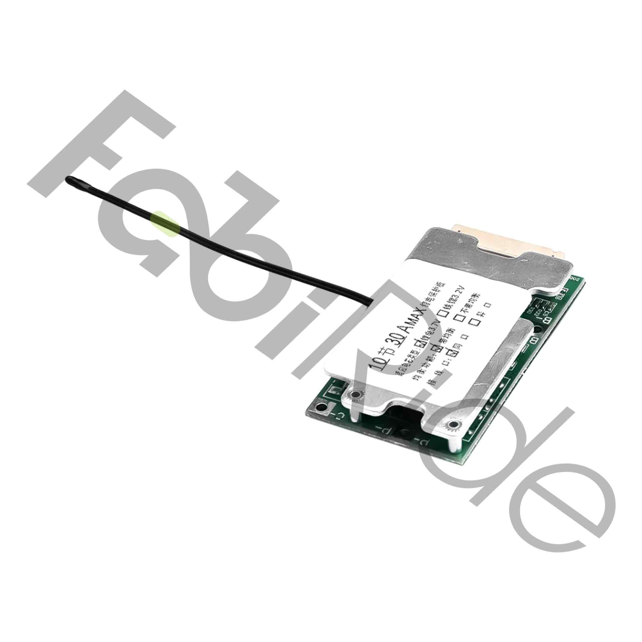 BMS 10S 36V 30A vue de dessus avec transistors MOSFET et format 64 × 35 mm