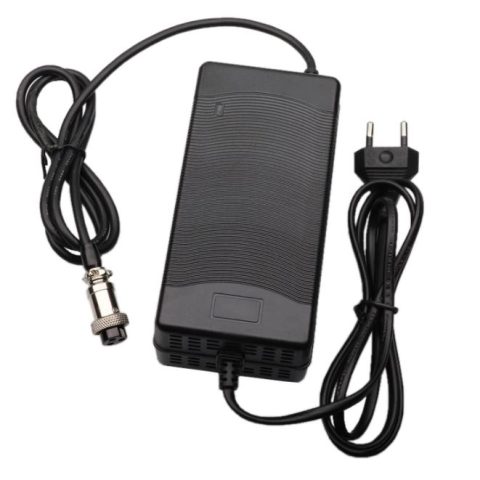 Chargeur 58.8V 3A pour batteries 14S Li-ion de classe 52 V