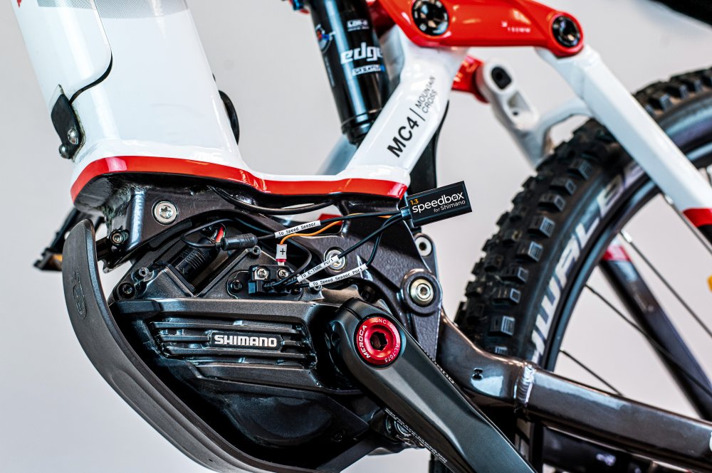 Installation du SpeedBox 1.3 dans le circuit E-Tube d'un VTT électrique Shimano EP8